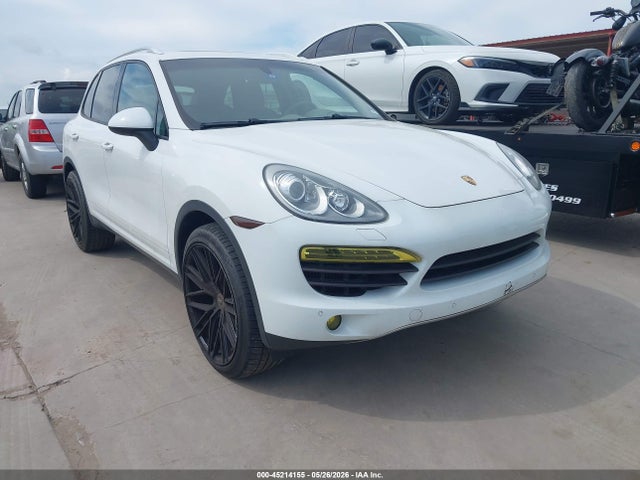 Salvage Porsche Cayenne Image