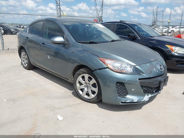 Salvage Mazda Mazda3 Image