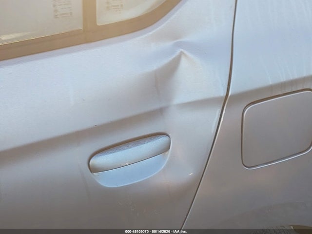 Mitsubishi Mirage Es