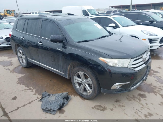 Salvage Toyota Highlander Image