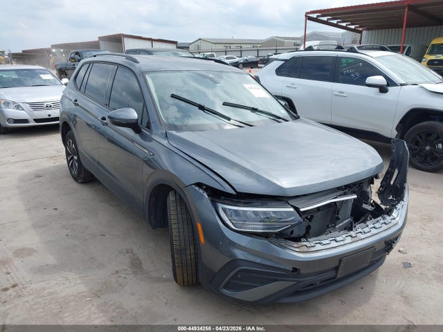 Salvage Volkswagen Tiguan Image