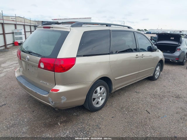 Toyota Sienna Le