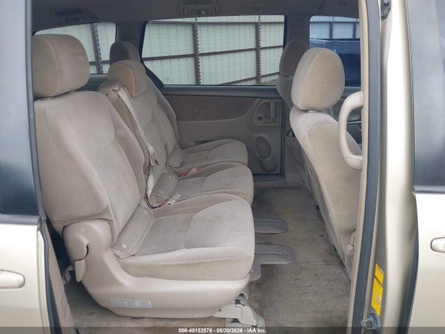 Toyota Sienna Le