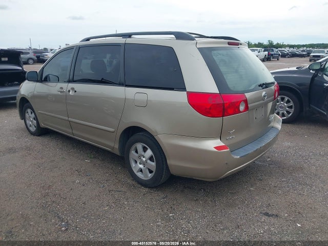 Toyota Sienna Le