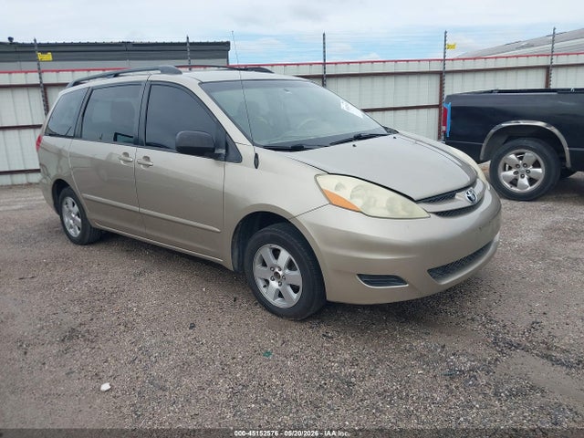 Salvage Toyota Sienna Image