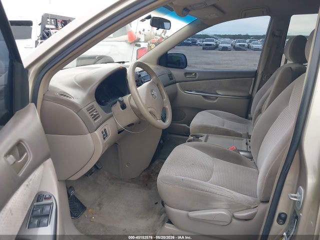 Toyota Sienna Le