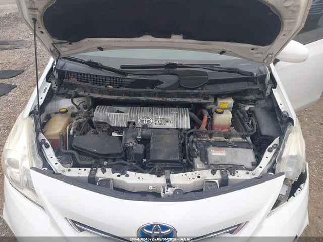 Toyota Prius v Three