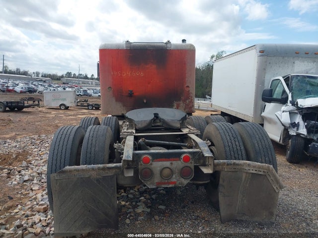 Freightliner Conventional Fld120