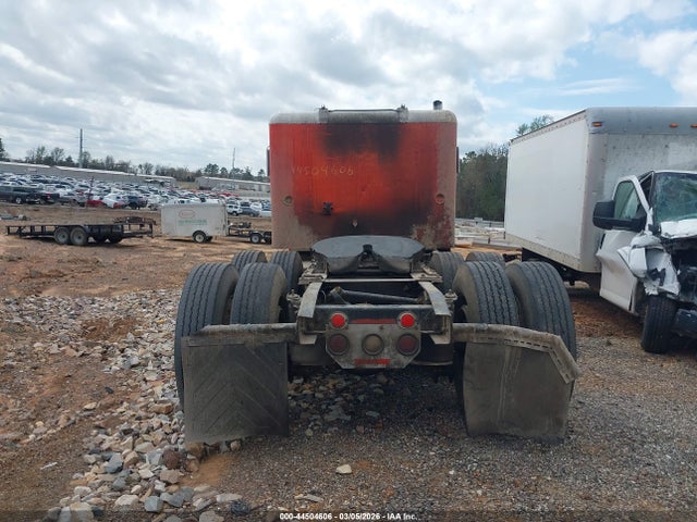 Freightliner Conventional Fld120