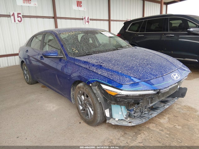 Salvage Hyundai ELANTRA Image