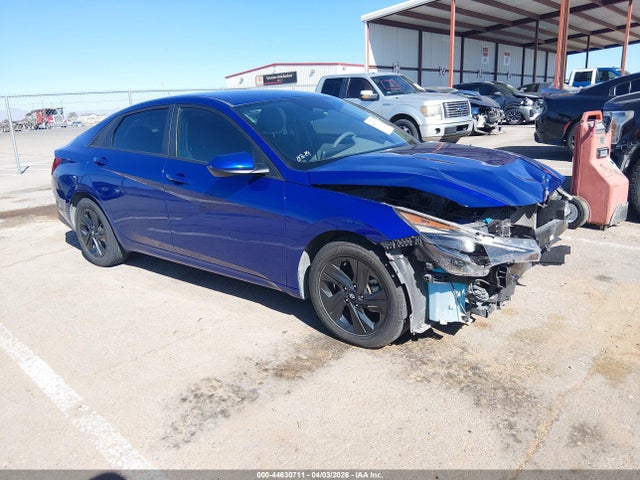 Salvage Hyundai ELANTRA Image