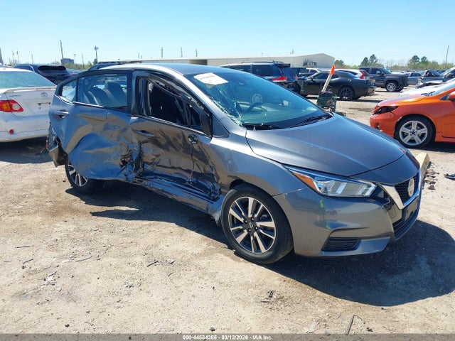 Salvage Nissan Versa Image