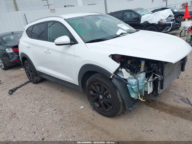 Salvage Hyundai TUCSON Image