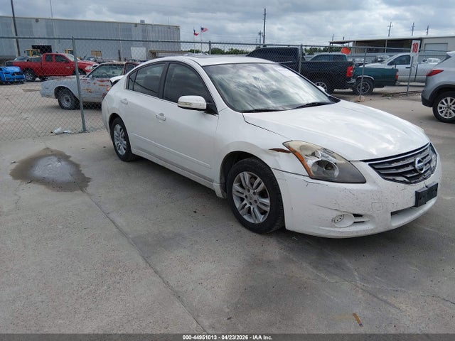 Salvage Nissan Altima Image