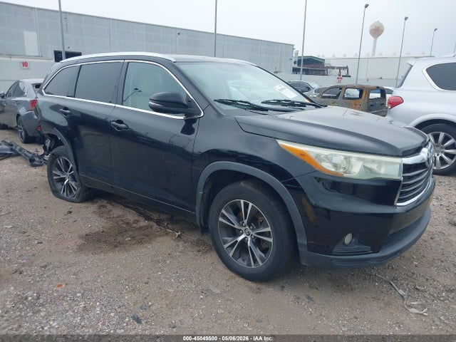 Salvage Toyota Highlander Image
