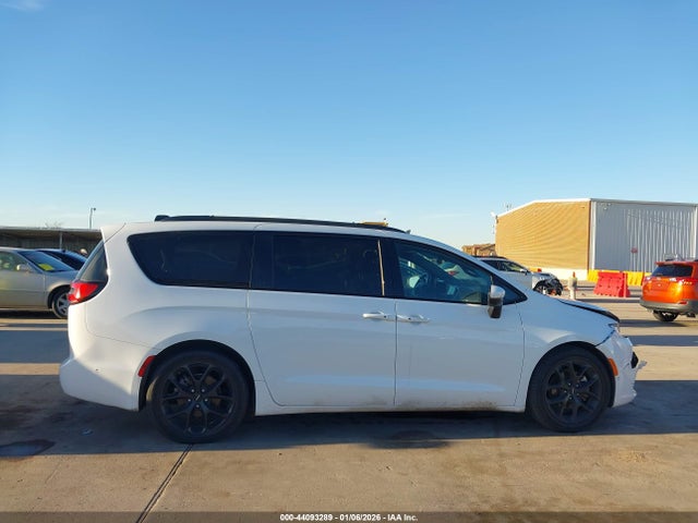 Chrysler Pacifica Touring L