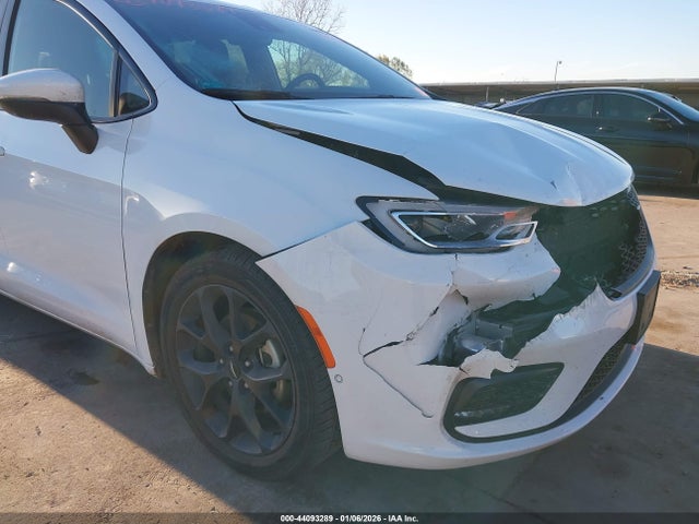 Chrysler Pacifica Touring L