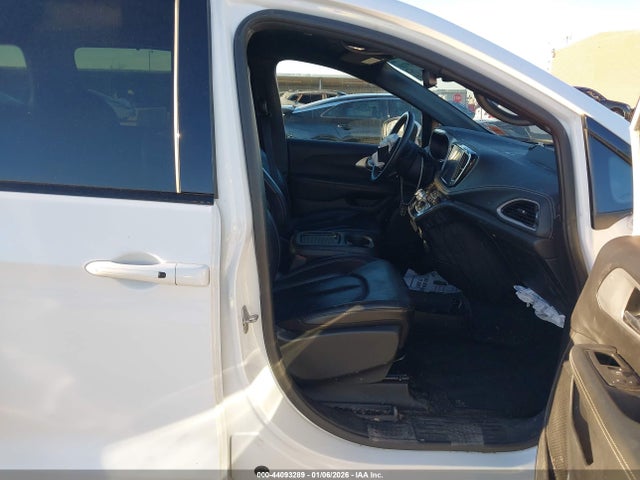 Chrysler Pacifica Touring L