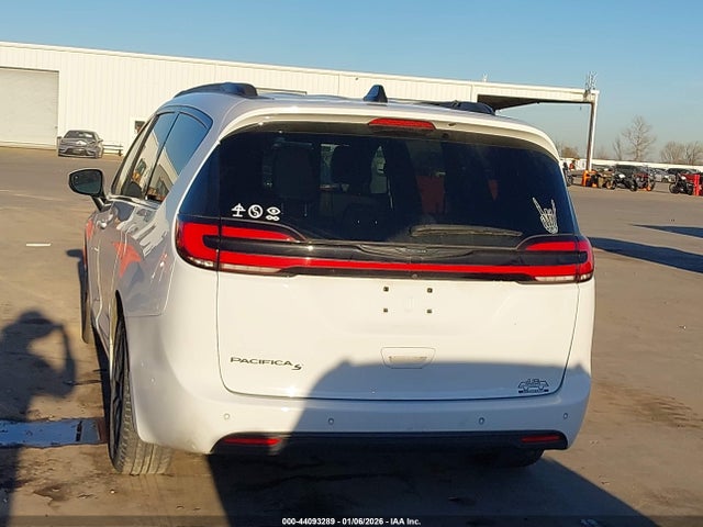 Chrysler Pacifica Touring L