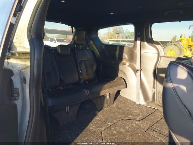 Chrysler Pacifica Touring L