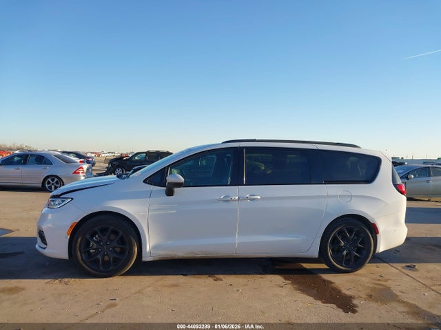 Chrysler Pacifica Touring L