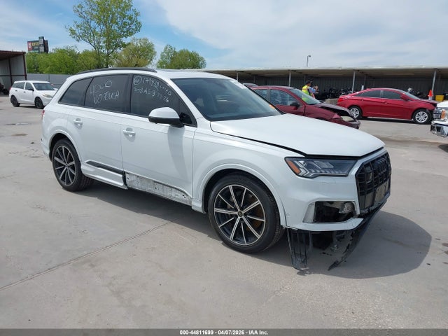 Salvage Audi Q7 Image
