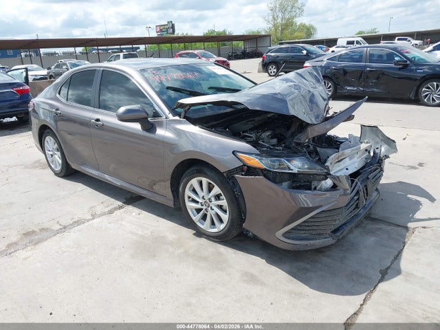 Salvage Toyota Camry Image