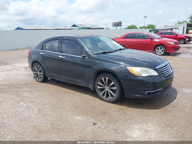 Salvage Chrysler 200 Image