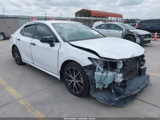 Salvage Toyota Camry Image