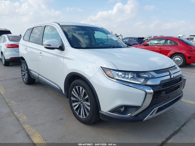 Salvage Mitsubishi Outlander Image