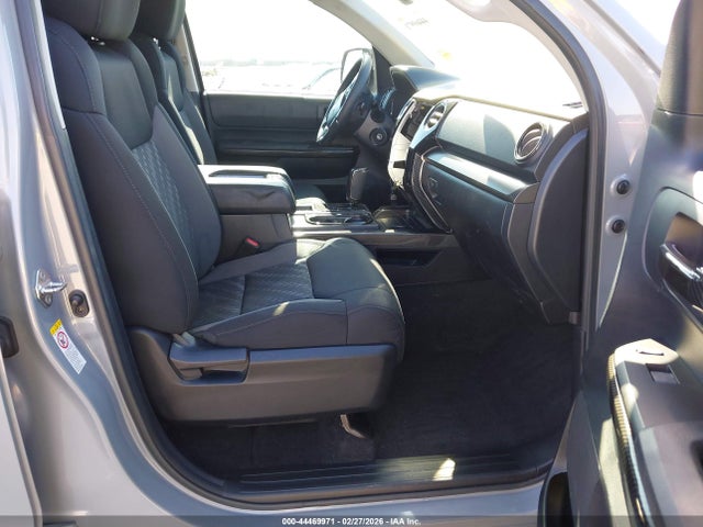 Toyota Tundra Sr5 5.7l V8