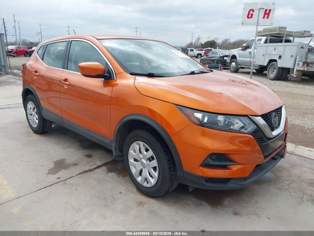 Salvage Nissan Rogue Image