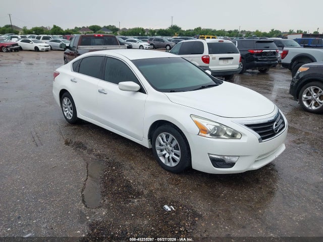 Salvage Nissan Altima Image