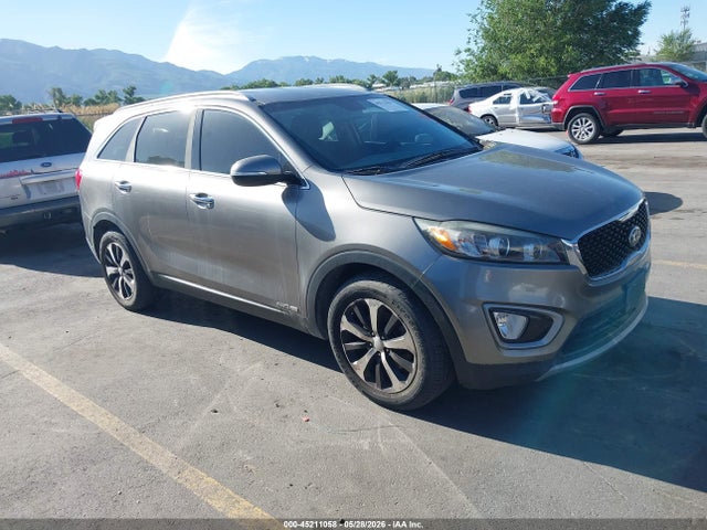 Salvage Kia Sorento Image