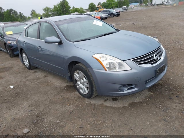 Salvage Nissan Altima Image