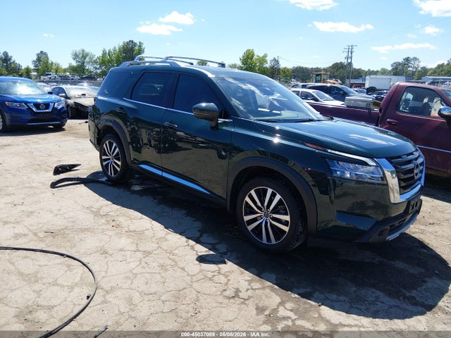 Salvage Nissan Pathfinder Image