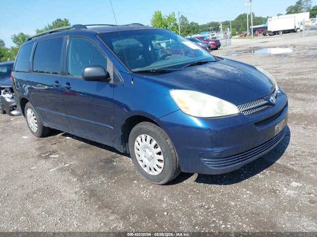 Salvage Toyota Sienna Image