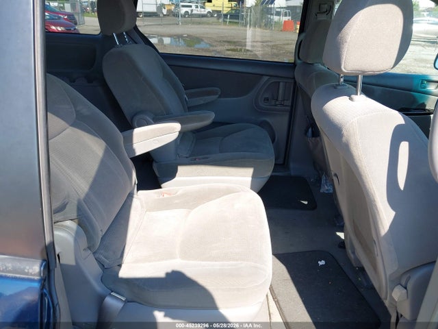 Toyota Sienna Le