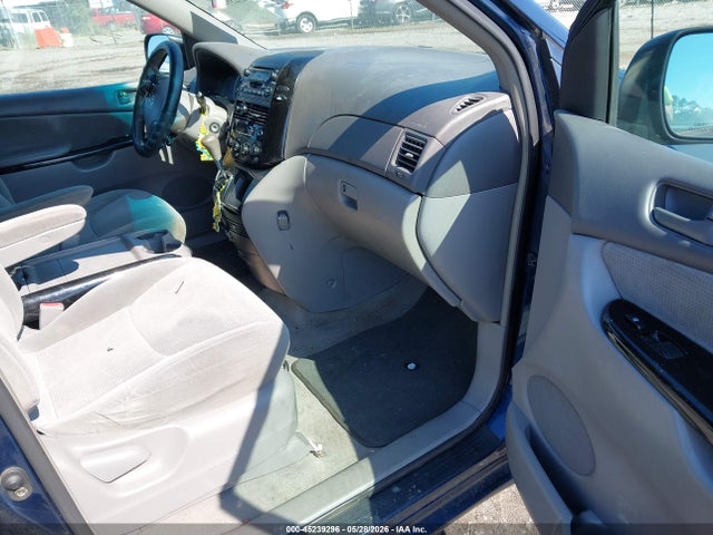Toyota Sienna Le