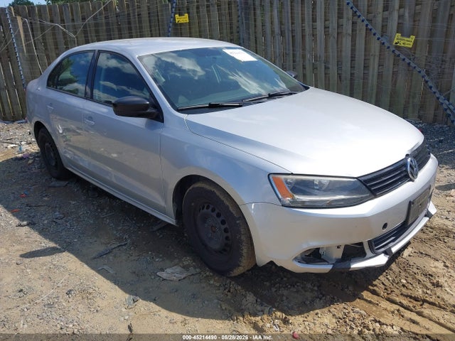 Salvage Volkswagen Jetta Image