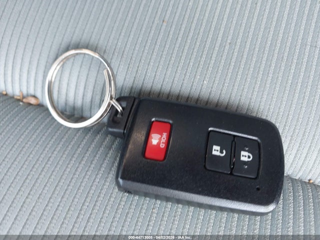 Toyota Prius c Three
