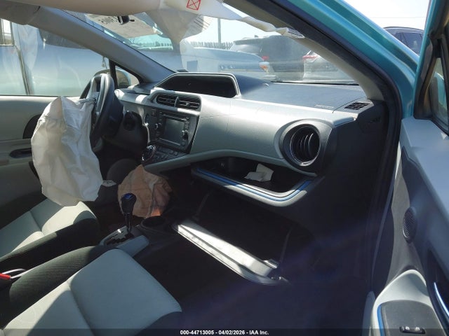 Toyota Prius c Three