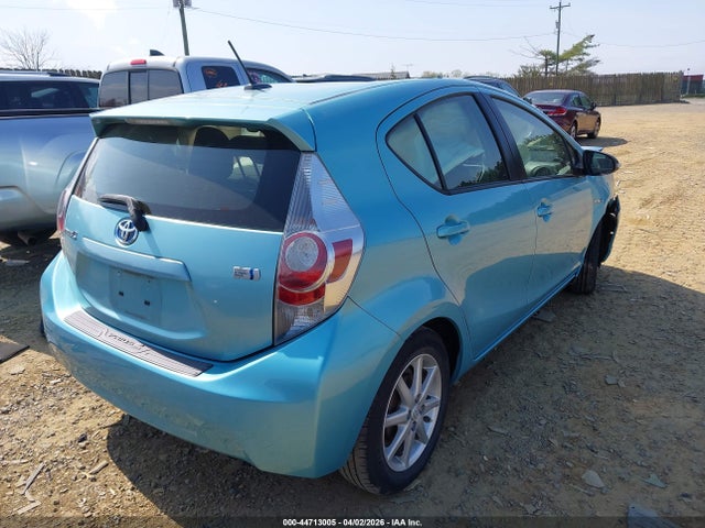 Toyota Prius c Three