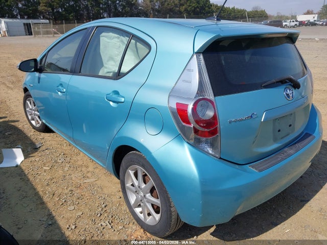 Toyota Prius c Three