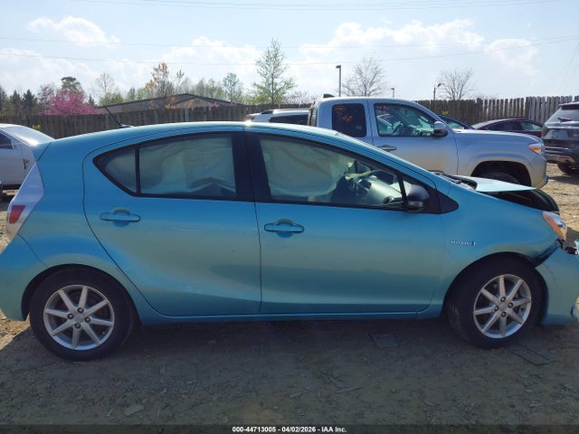 Toyota Prius c Three