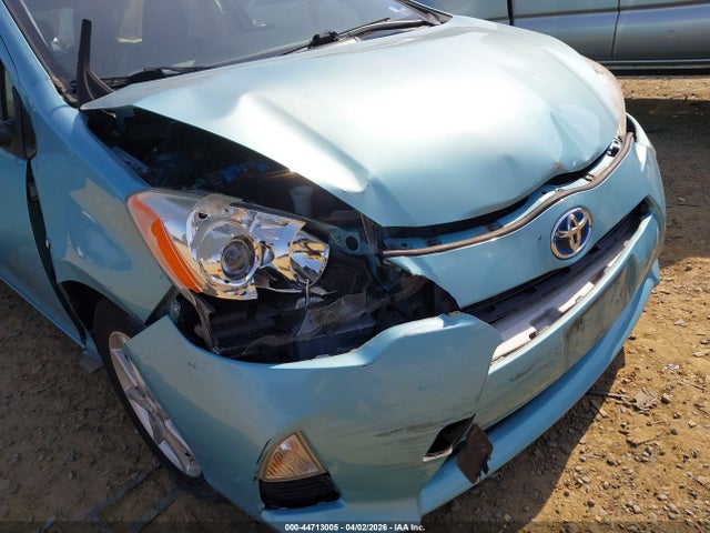 Toyota Prius c Three