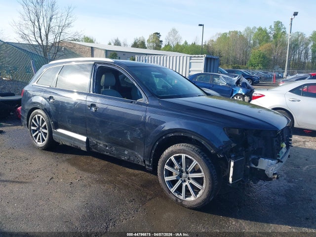 Salvage Audi Q7 Image