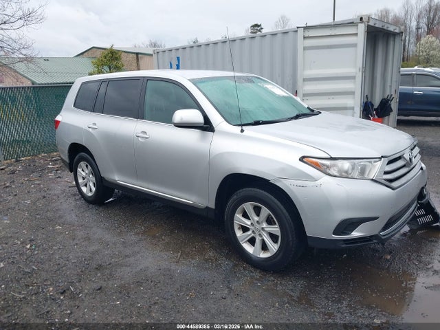 Salvage Toyota Highlander Image