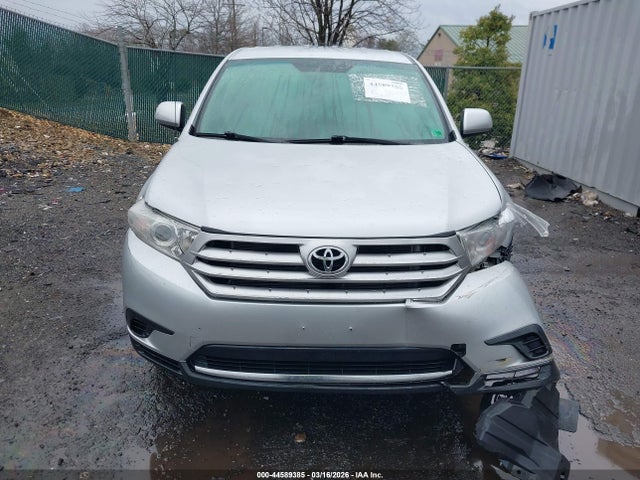 Toyota Highlander Base V6