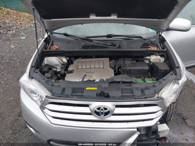 Toyota Highlander Base V6